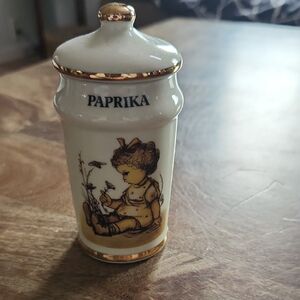 Hummel Cream and Gold Spice Jar - Paprika